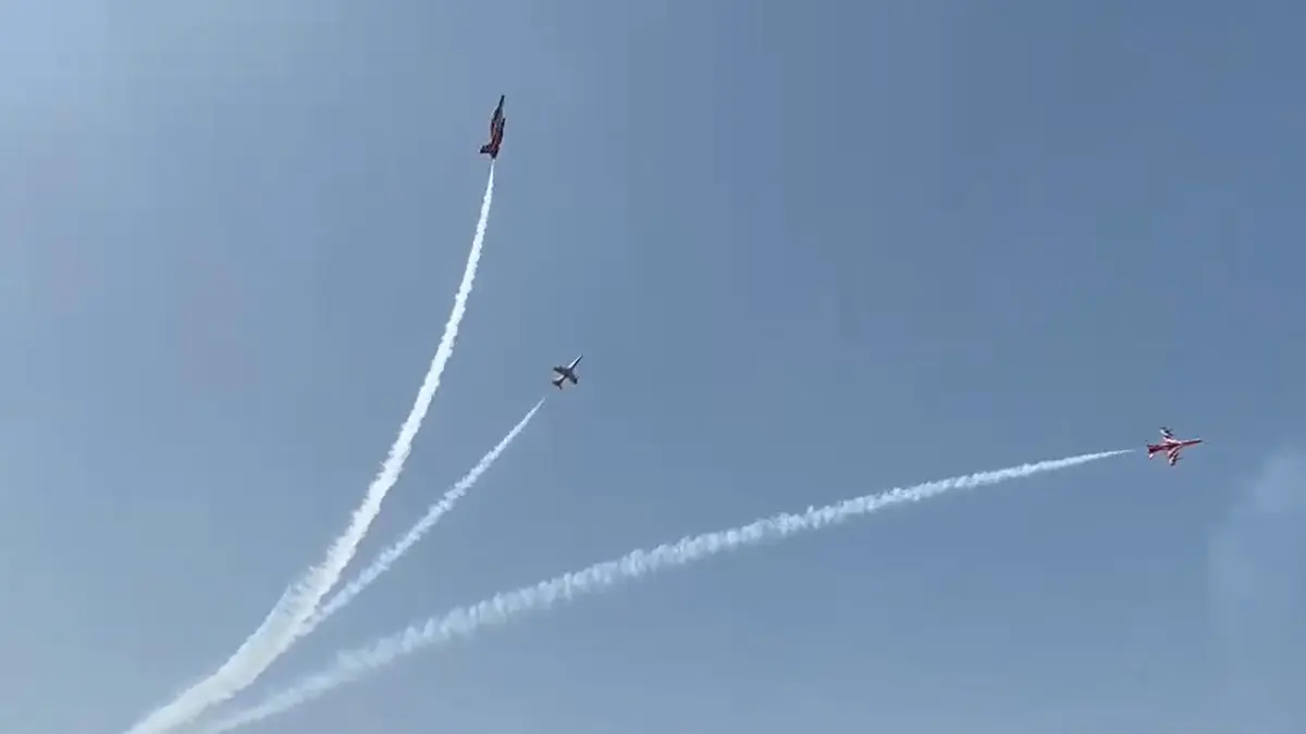 vadodara-indian-air-forces-suryakiran-aerobatic-team-will-perform-a-performance-show-at-darjipura-air-force-station-at-12-noon-463267