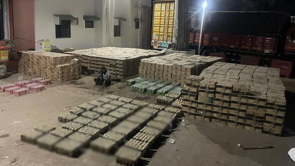 dahod-news-katvara-police-seized-1-crore-liquor-at-khangela-check-post-574383