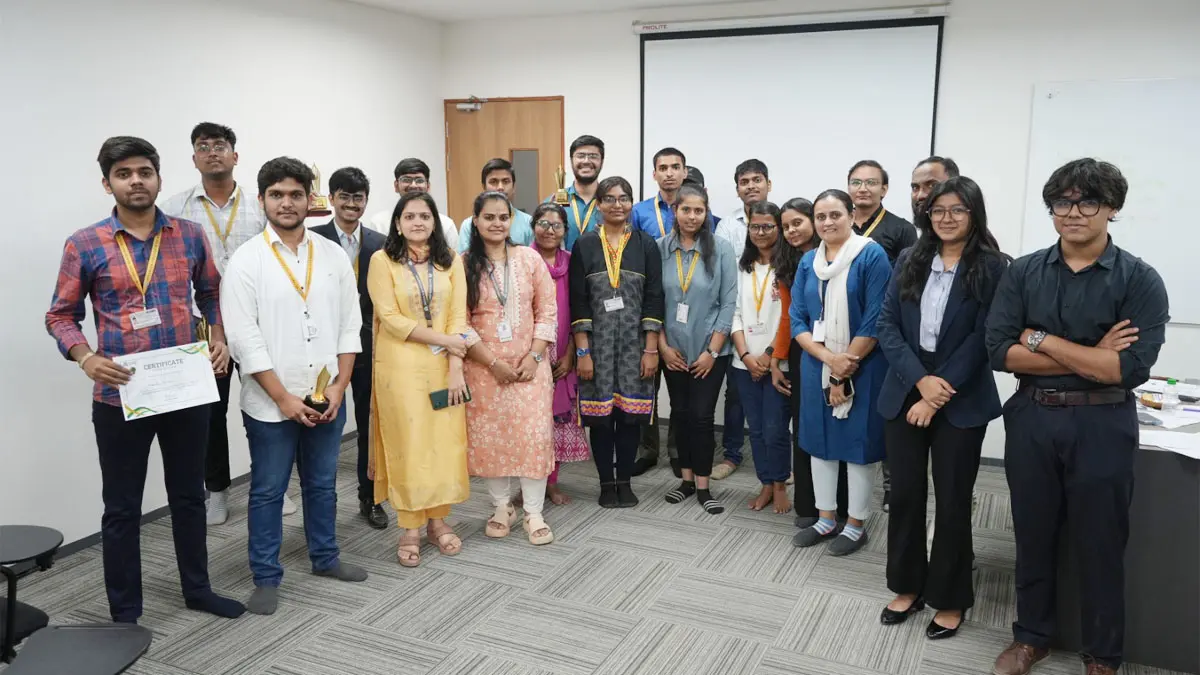 ahmedabad-news-silver-oak-university-organized-an-interesting-debate-competition-for-students-arguments-were-held-on-topics-like-politics-feminism-social-media-490959