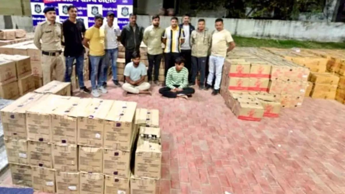 dahod-lcb-police-seized-foreign-liquor-worth-rs-62-75-lakh-two-people-were-also-caught-smuggling-liquor-hidden-in-a-tanker-486234