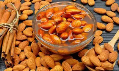 Benefits of Soaked Almonds: પલાળેલી બદામ સ્વાસ્થ્ય માટે ફાયદાકારક છે, હૃદય  રોગ અને બ્લડ પ્રેશરની સમસ્યાઓ રહેશે દૂર - Soaked almonds are beneficial for  health, heart disease and ...