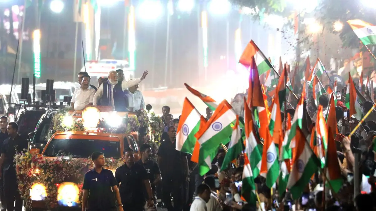 ahmedabad-main-roads-closed-for-pm-modis-visit-traffic-diverted-with-alternative-routes-for-commuters-590841
