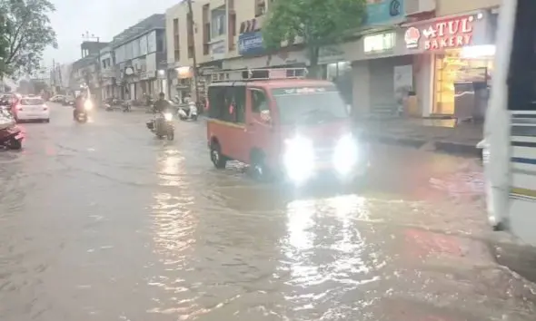 gujarat-unseasonal-rain-showers-lash-22-talukas-in-2-hours-20-mm-rain-in-sathamba
