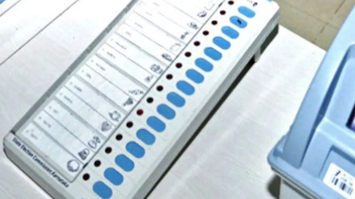 gandhinagar-news-picture-clear-for-gujarat-assembly-by-elections-16-candidates-from-visavadar-seat-541996