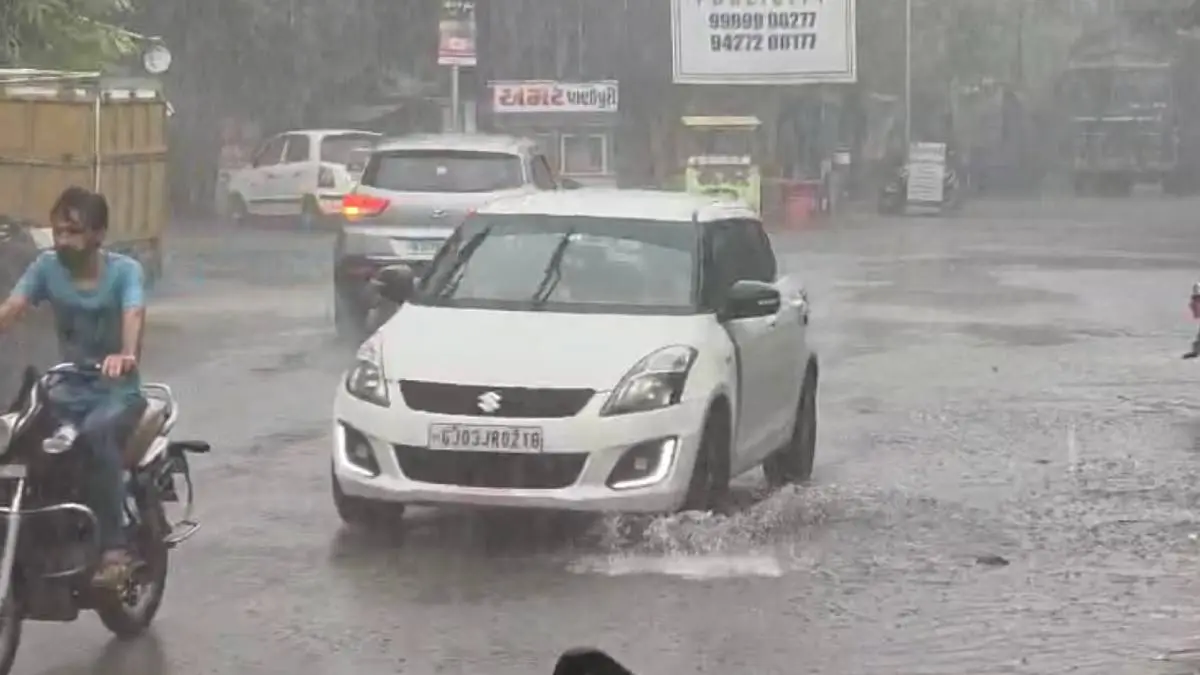 rajkot-news-heavy-rain-across-the-district-water-logging-due-to-rain-543130