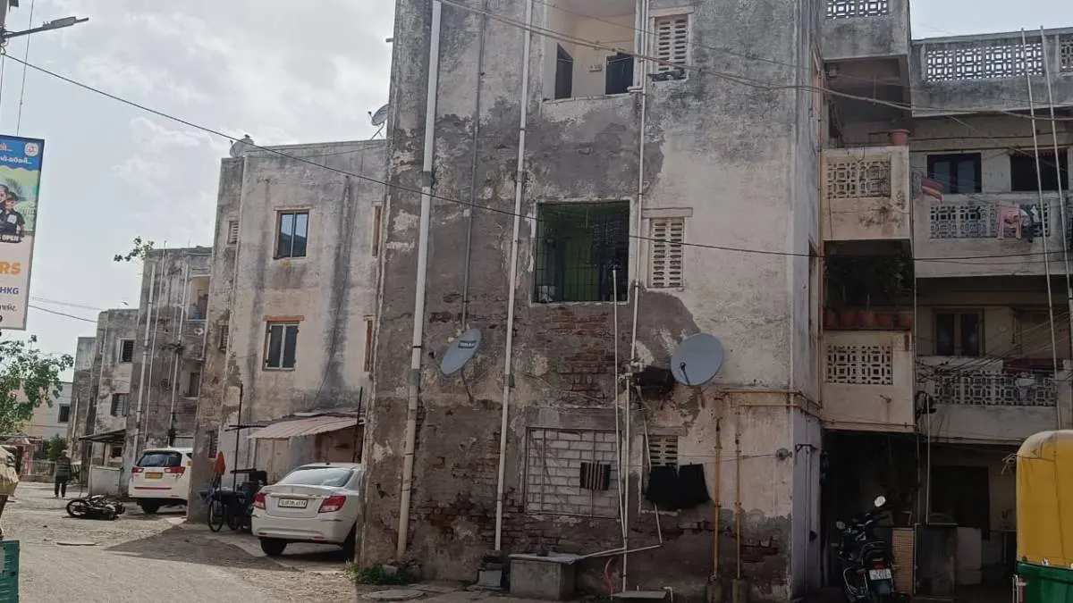 rajkot-news-rmc-notice-to-vacate-3016-dilapidated-structures-before-monsoon-540779