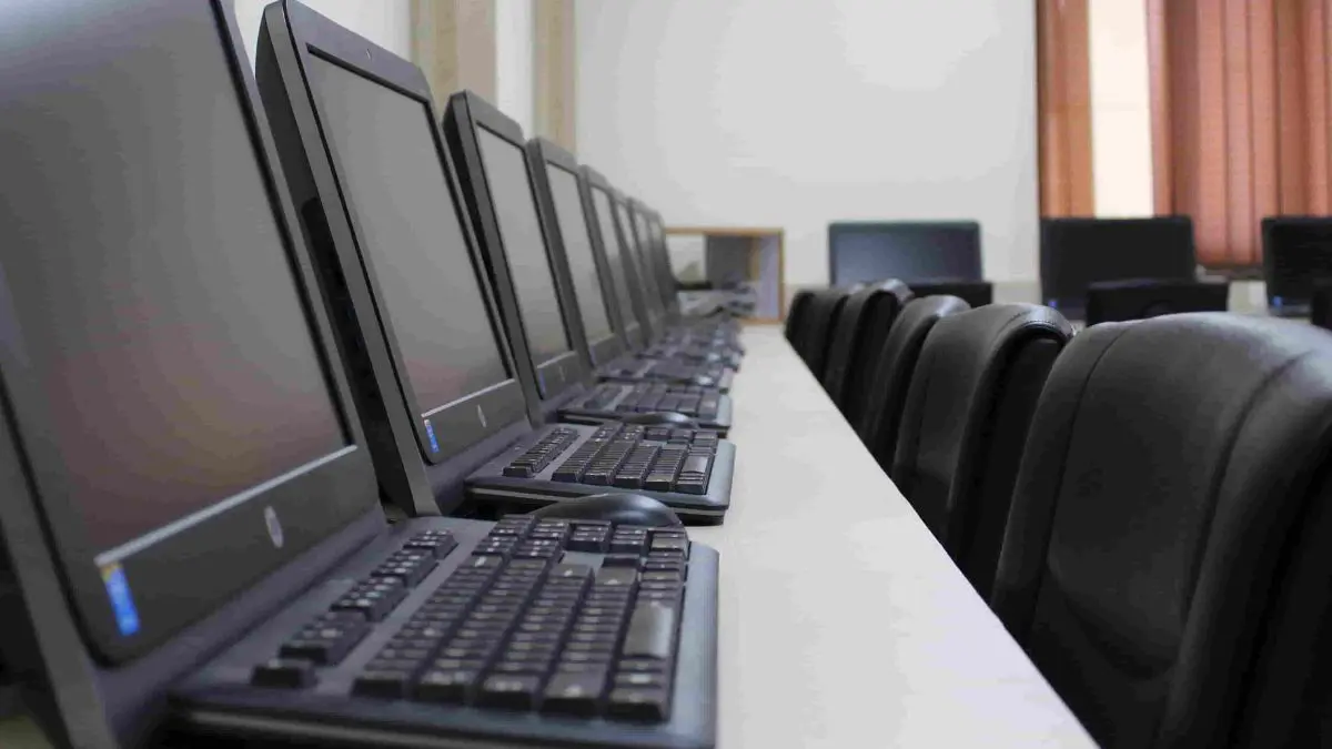 gujarat-govt-big-decision-computer-labs-for-schools-with-just-4-students-542486