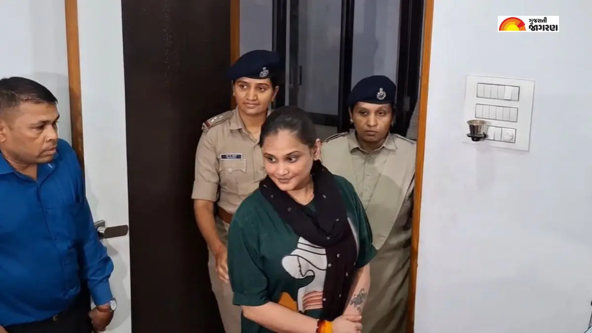 Junagadh: વિવાદિત યુટ્યૂબર કીર્તિ પટેલની આખરે રાજસ્થાનથી ધરપકડ, 7 દિવસમાં 3 ફરિયાદ બાદ જૂનાગઢ પોલીસે કસ્ટડીમાં લીધી