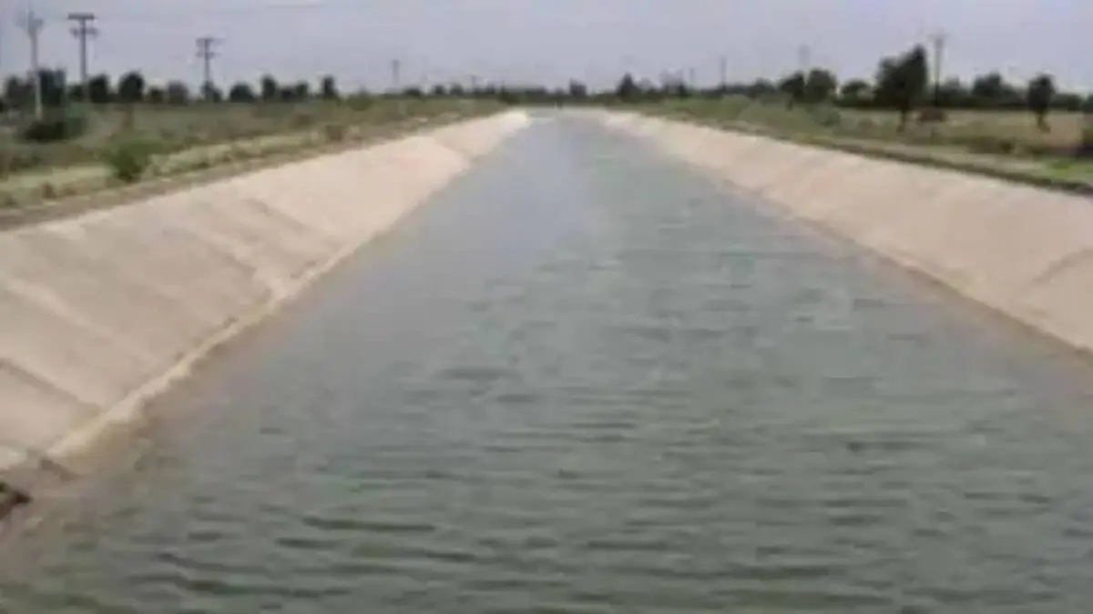gandhinagar-news-lover-commit-suicide-by-jump-in-to-narmada-canal-589616