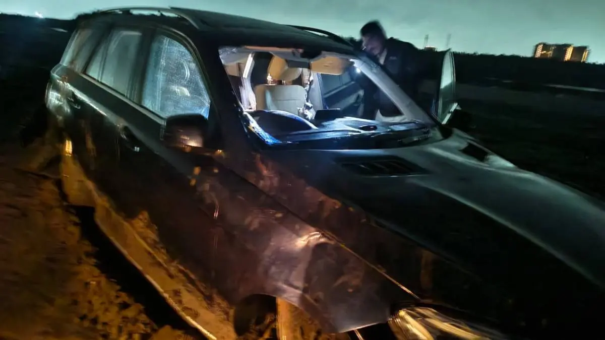 surat-news-mercedes-car-rescue-with-jcb-video-goes-viral-571236