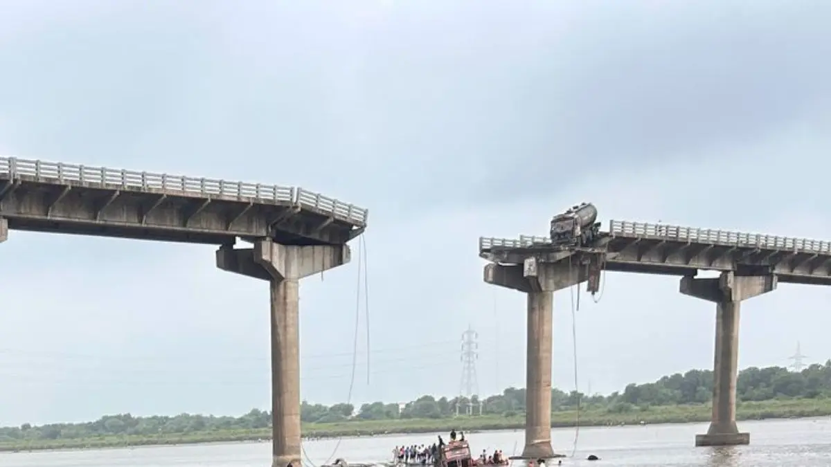 vadodara-news-people-in-distress-due-to-lack-of-alternative-route-after-gambhira-bridge-collapse-called-for-hunger-strike-588373