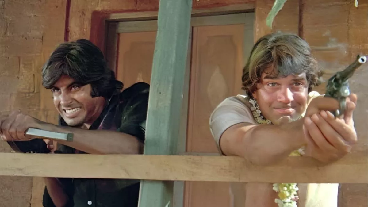 bollywood-news-50-years-of-sholay-re-release-in-toronto-fans-ask-question-to-makers-582323