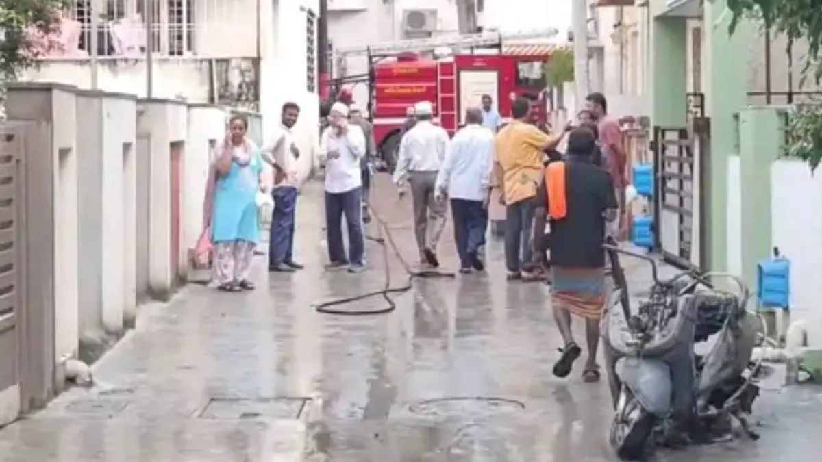 dahod-news-electric-scooter-moped-battery-blast-house-caught-fire-591235
