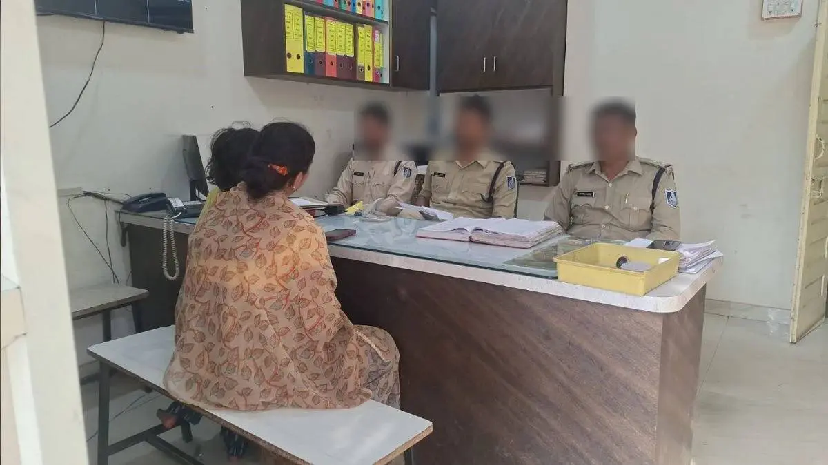 jamnagar-news-son-in-law-assault-mother-in-law-for-divorce-585977