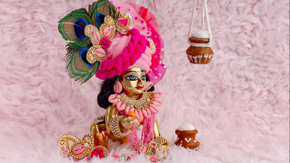 krishna-janmashtami-2025-shubh-muhurat-pooja-vidhi-in-gujarati-586484