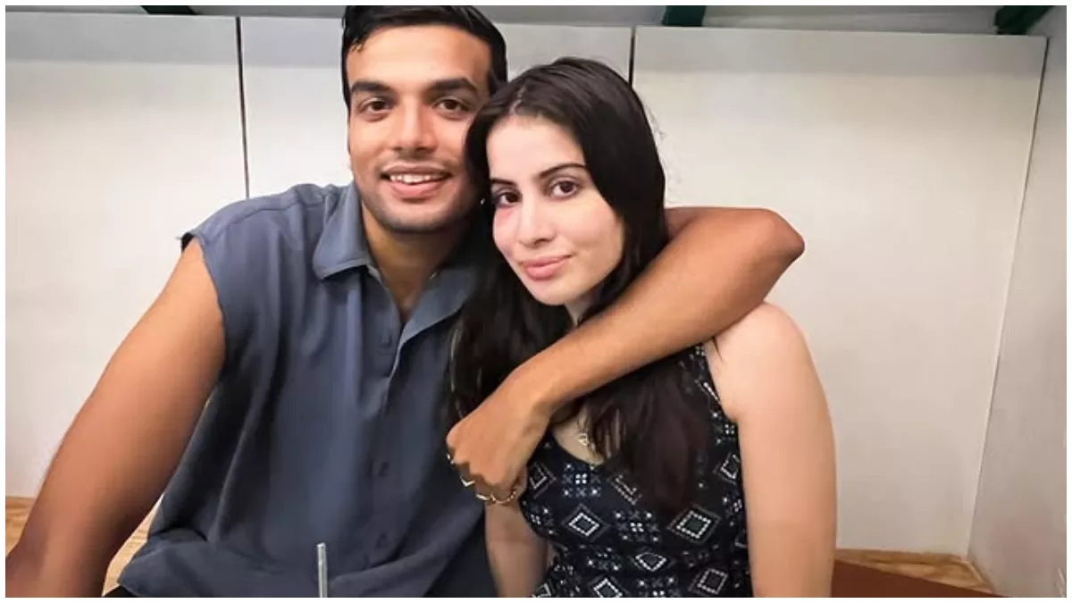 urfi-javed-dating-kaus-trivedi-viral-instagram-photo-with-social-media-influencer-sparks-buzz-588713
