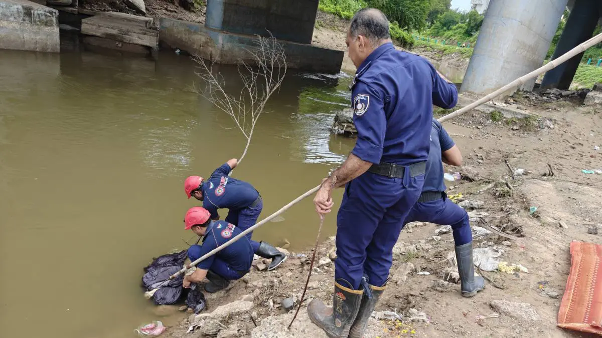 vadodara-crime-news-deadbody-found-in-vishwamitri-river-586539