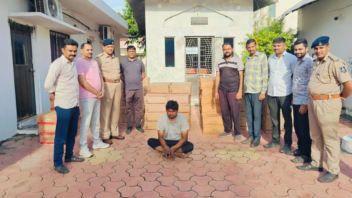 vadodara-news-smc-seized-liquor-in-eicher-container-near-karjan-588336
