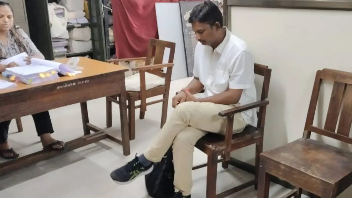 Vadodara: મુજપુર-ગંભીરા બ્રિજ દુર્ઘટનાની તપાસમાં તેજી, સસ્પેન્ડેડ ઈજનેર આર.ટી. પટેલની સાડા સાત કલાક મેરેથોન પૂછપરછ