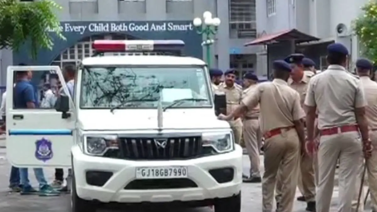 ahmedabad-school-stabbing-fir-against-seventh-day-school-principal-and-managment-590072