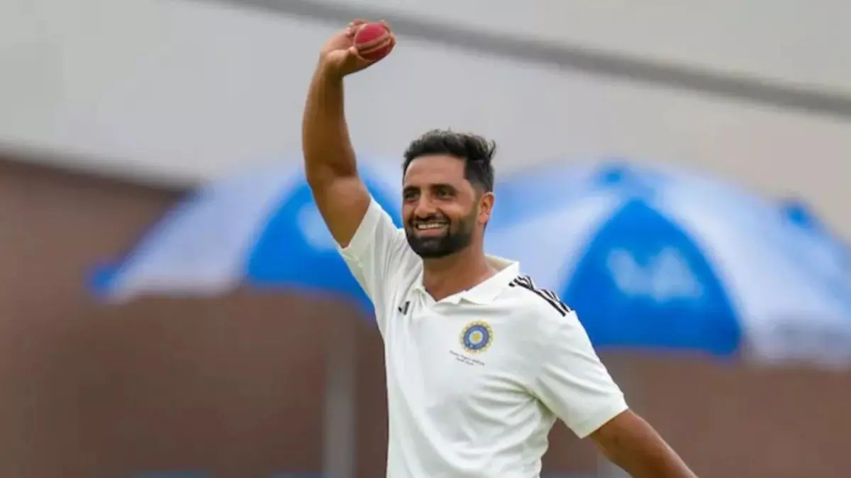 duleep-trophy-jammu-and-kashmirs-aqib-dar-wreaks-havoc-by-taking-a-hat-trick-in-two-overs-defeating-east-zone-593906