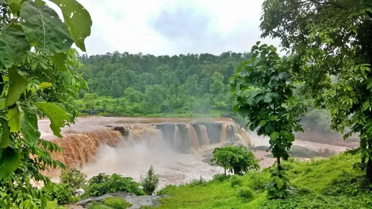 beautiful-waterfalls-in-gujarat-to-visit-2025-594656