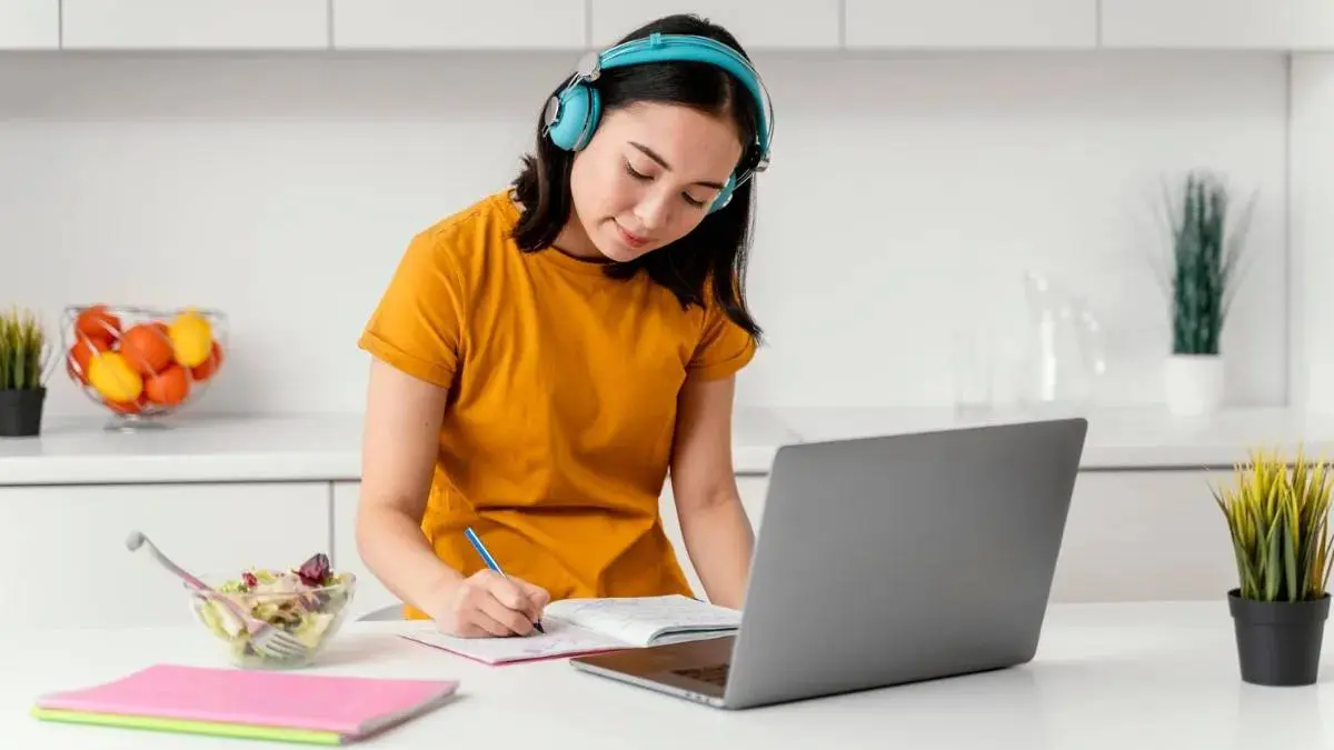 career-tips-in-gujarati-foreign-universities-free-online-courses-with-certificates-587126