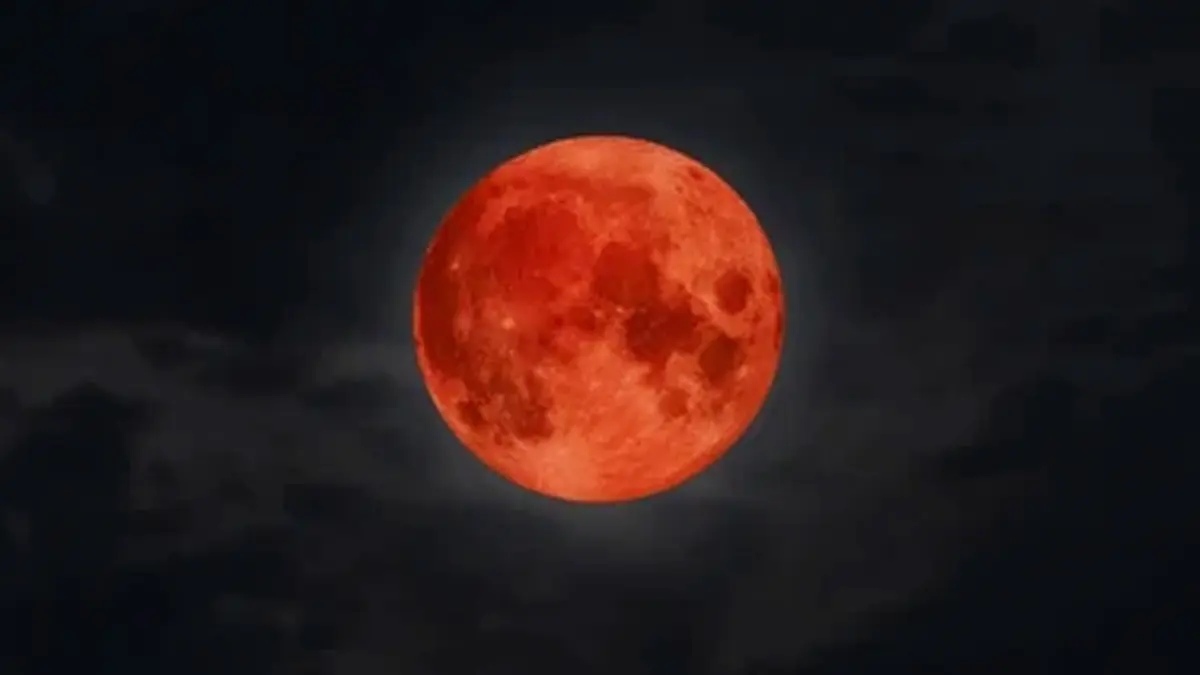 chandra-grahan-lunar-eclipse-2025-india-horoscope-rashifal-lucky-zodiac-signs-591061