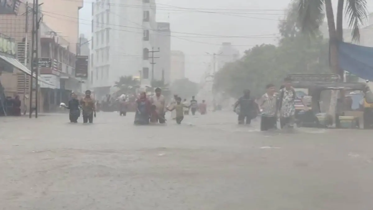 devbhumi-dwarka-news-water-logging-in-many-area-after-5-inched-rain-in-2-hours-588278