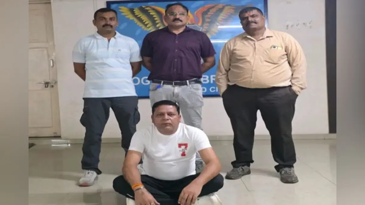 gandhidham-cricket-betting-case-main-accused-monu-sandhi-arrested-by-sog-after-returning-from-dubai-594559