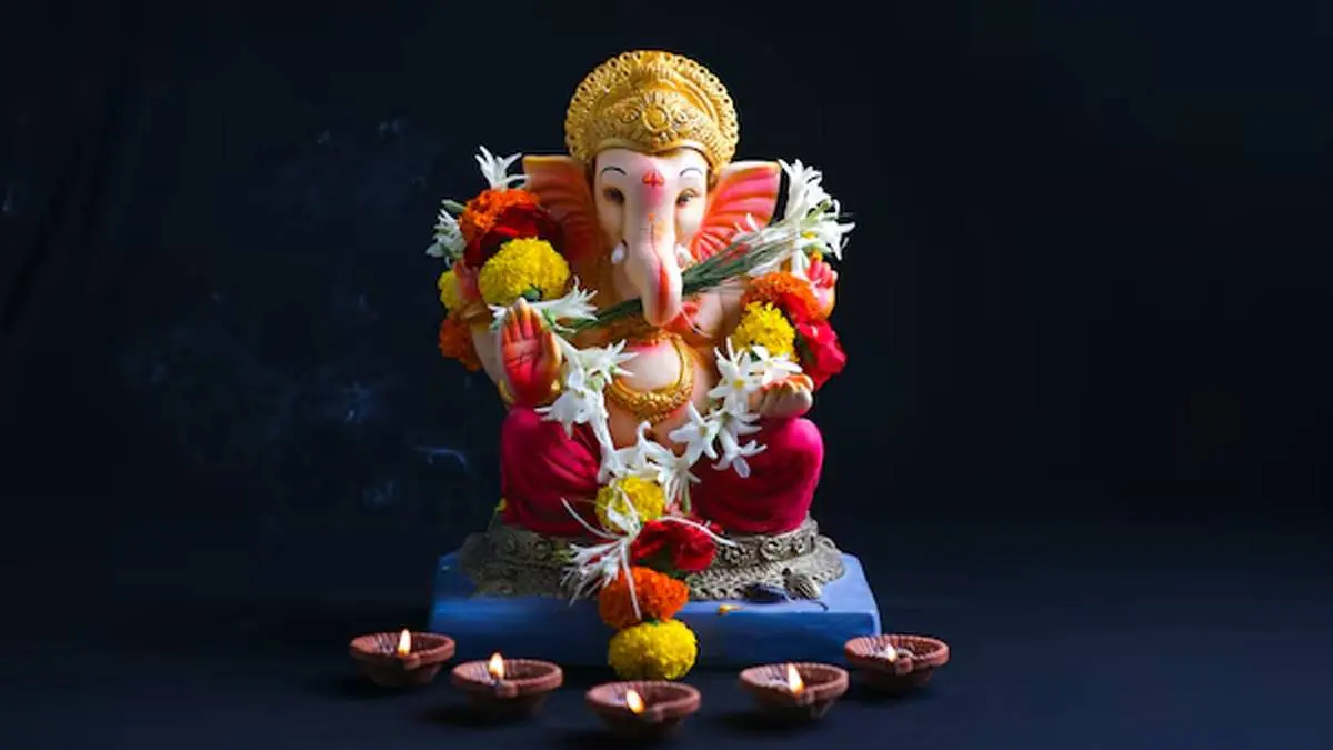 ganesh-chaturthi-2025-7-mistakes-to-avoid-during-ganesh-idol-installation-for-best-results-590387