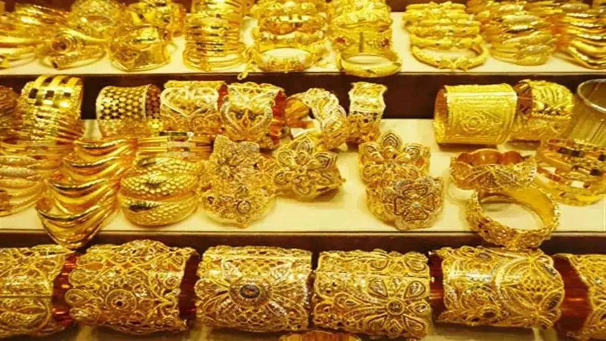 why-do-jewelers-use-pink-paper-to-wrap-gold-or-silver-jewellery-know-the-reason-here-588761