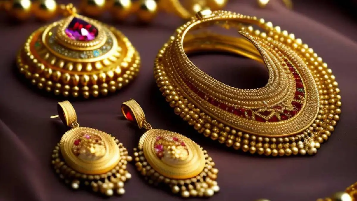 gold-price-today-in-ahmedabad-23-august-2025-check-latest-22-and-24-carat-gold-prices-sona-no-bhav-590285