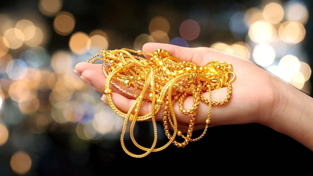 gold-price-today-in-rajkot-27-august-2025-check-latest-22-and-24-carat-gold-prices-sona-no-bhav-592377