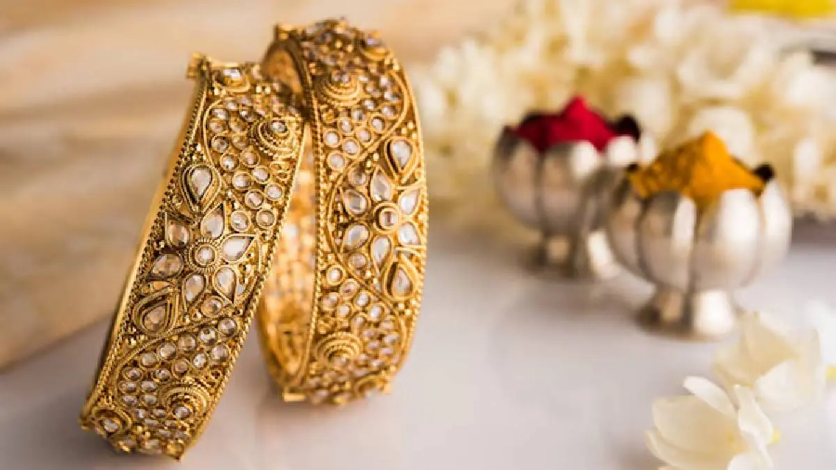 gold-price-today-in-surat-21-august-2025-check-latest-22-and-24-carat-gold-prices-sona-no-bhav-589073