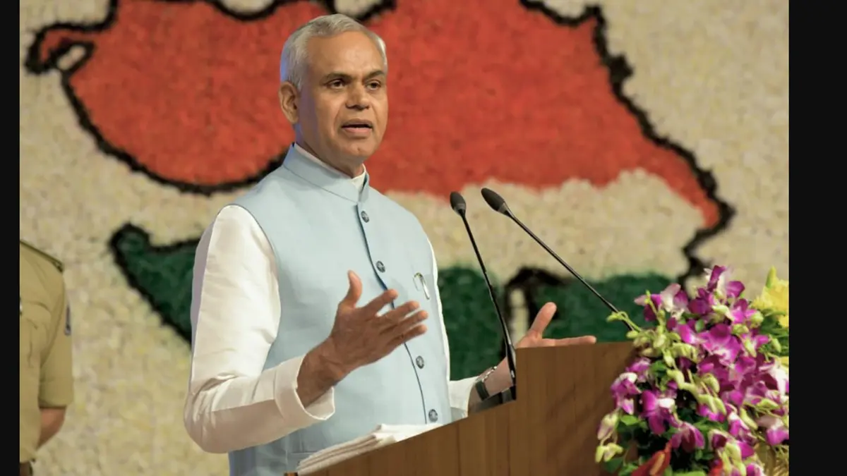 governor-acharya-devvratji-extends-diwali-greetings-to-citizens-623961