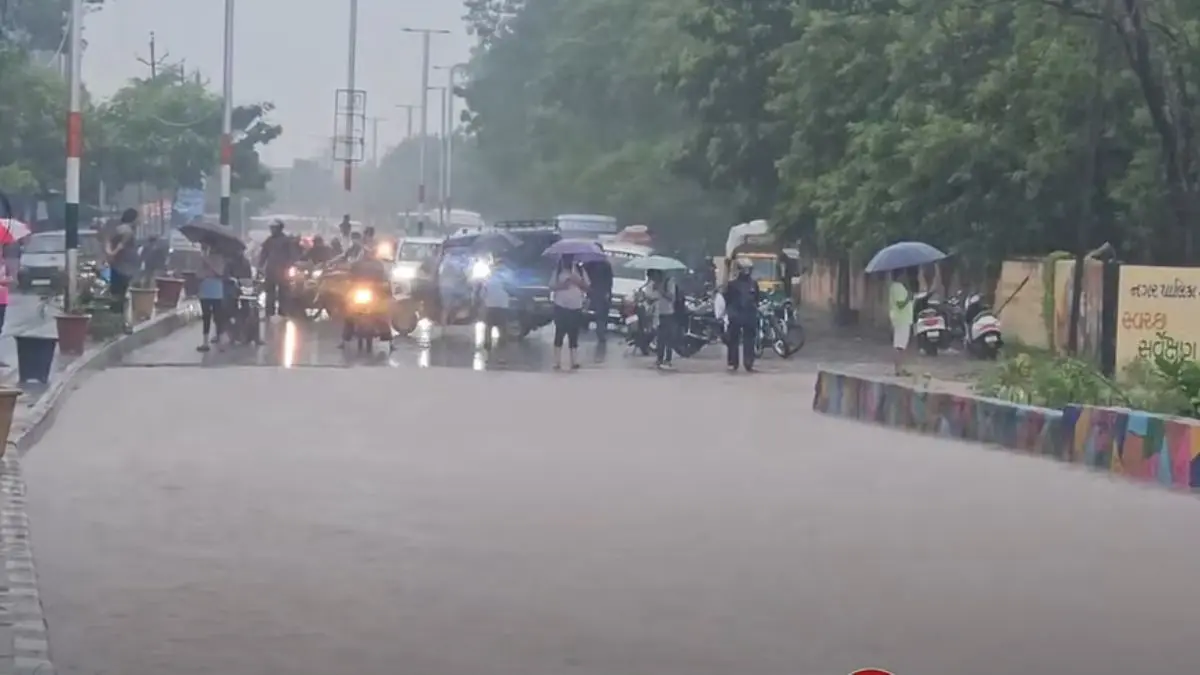 heavy-rain-in-halol-7-inches-fall-in-2-hours-life-disrupted-after-extreme-rainfall-594107