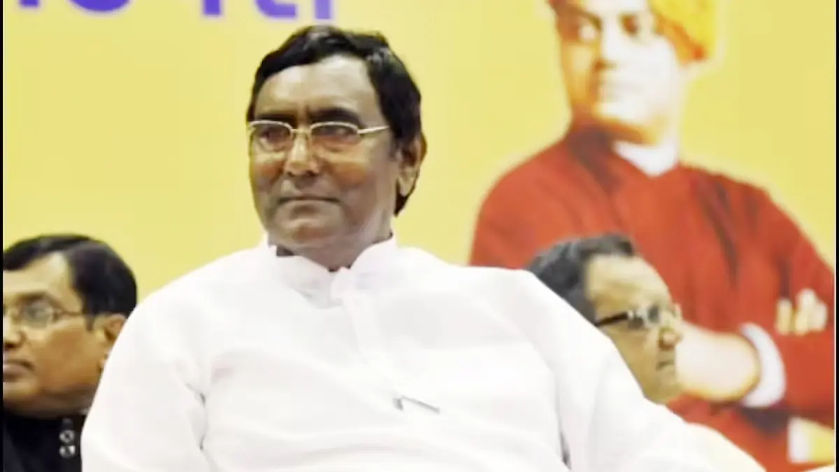 idar-mamlatdar-issues-notice-to-ex-minister-ramanlal-voras-wife-sons-9-account-holders-summoned-592989