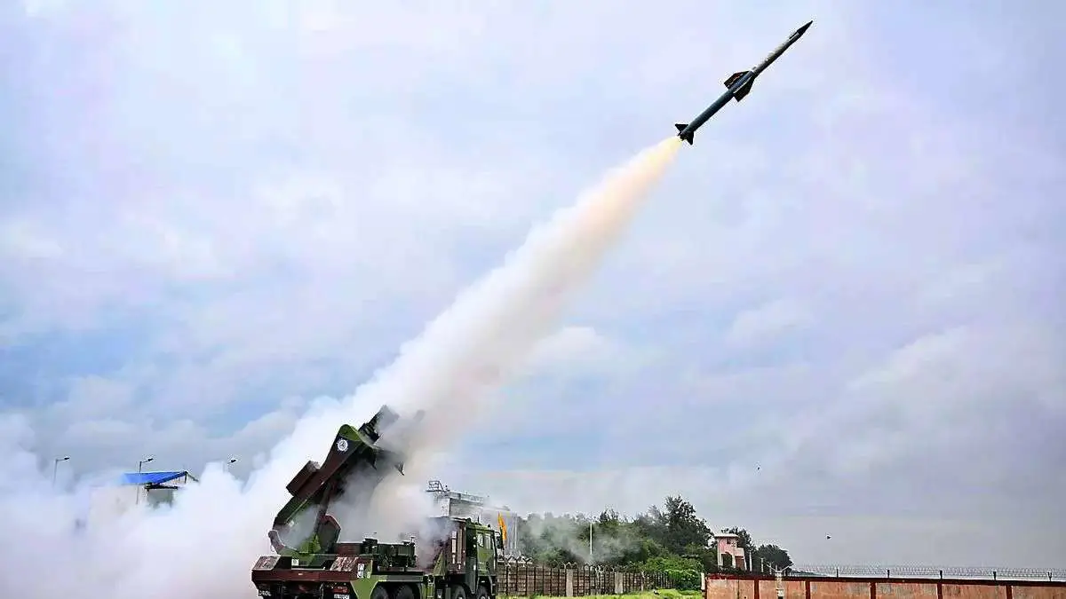 first-flight-test-of-integrated-air-defence-weapon-system-successfully-conducted-off-the-coast-of-odisha-590868