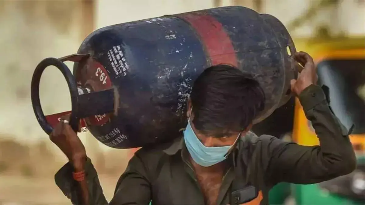 LPG Price Cut: ઓગસ્ટની શરૂઆત રાહતભરી, LPG સિલિન્ડર સસ્તો થયો; જાણો નવી કિંમત
