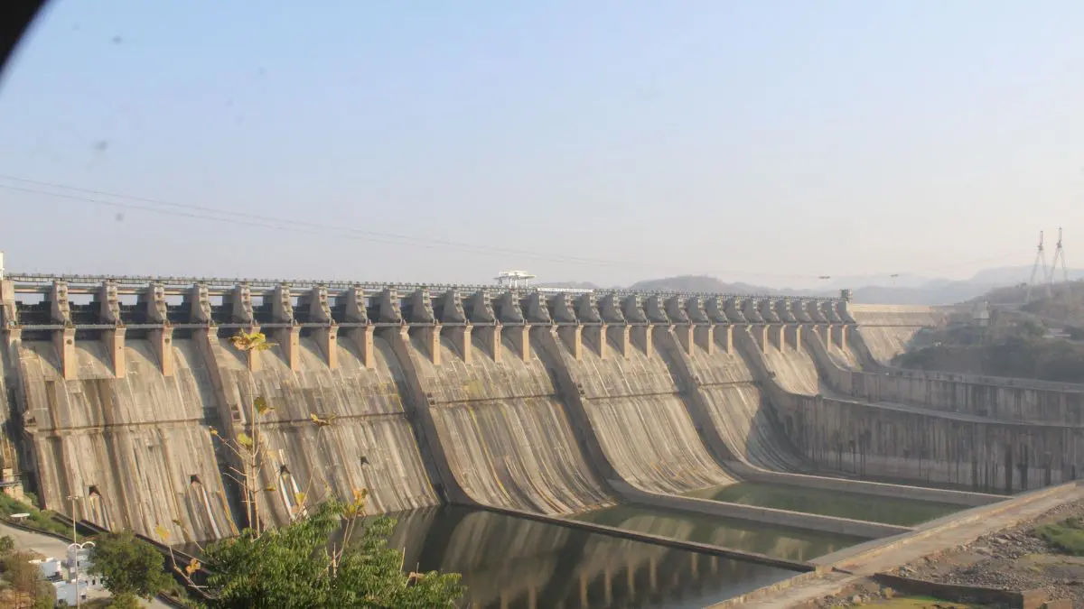 narmada-news-narmada-dam-water-level-rises-to-132-12-meters-amidst-heavy-inflow-589184
