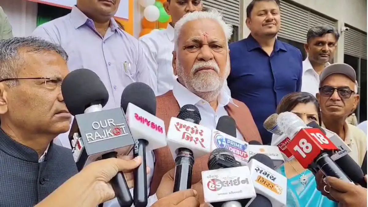 parshottam-rupalas-statement-on-delhi-cm-rekha-gupta-attacked-the-attacker-is-mentally-unwell-589858