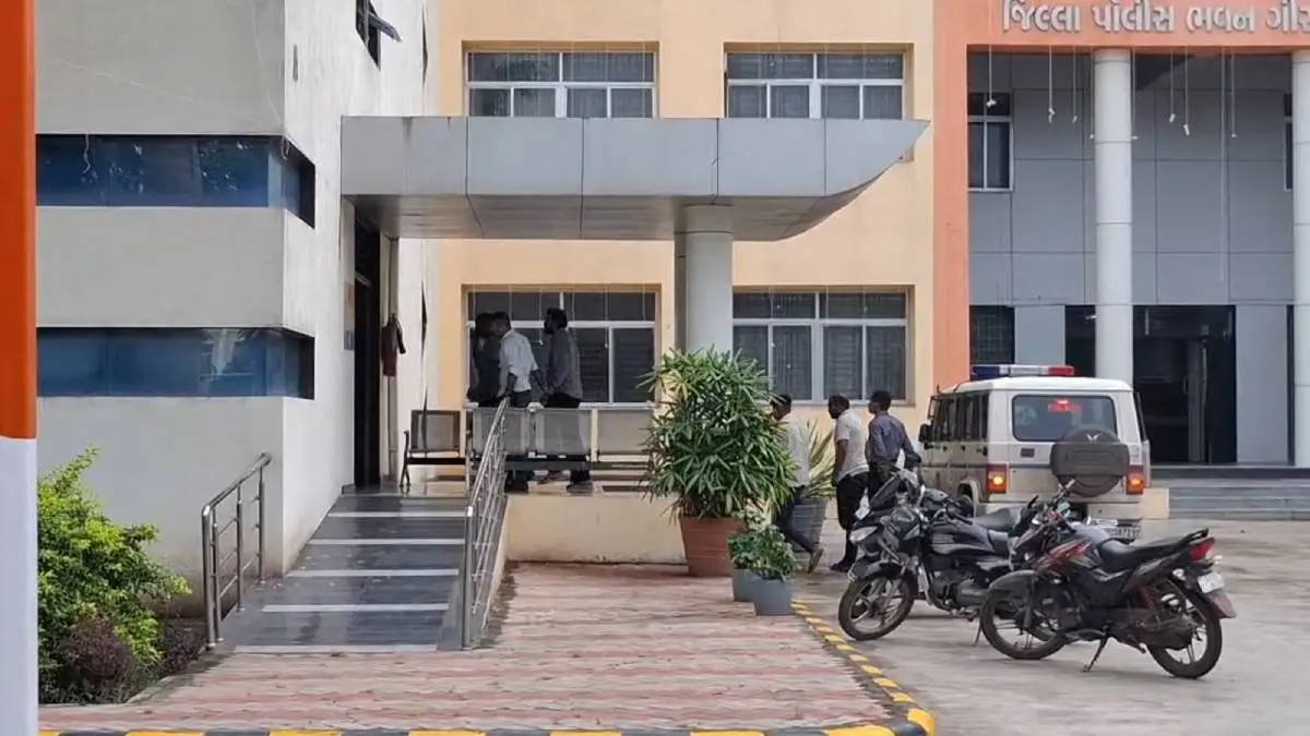 gir-somanth-news-after-arrest-devayat-khavad-in-sp-office-for-introgation-587074