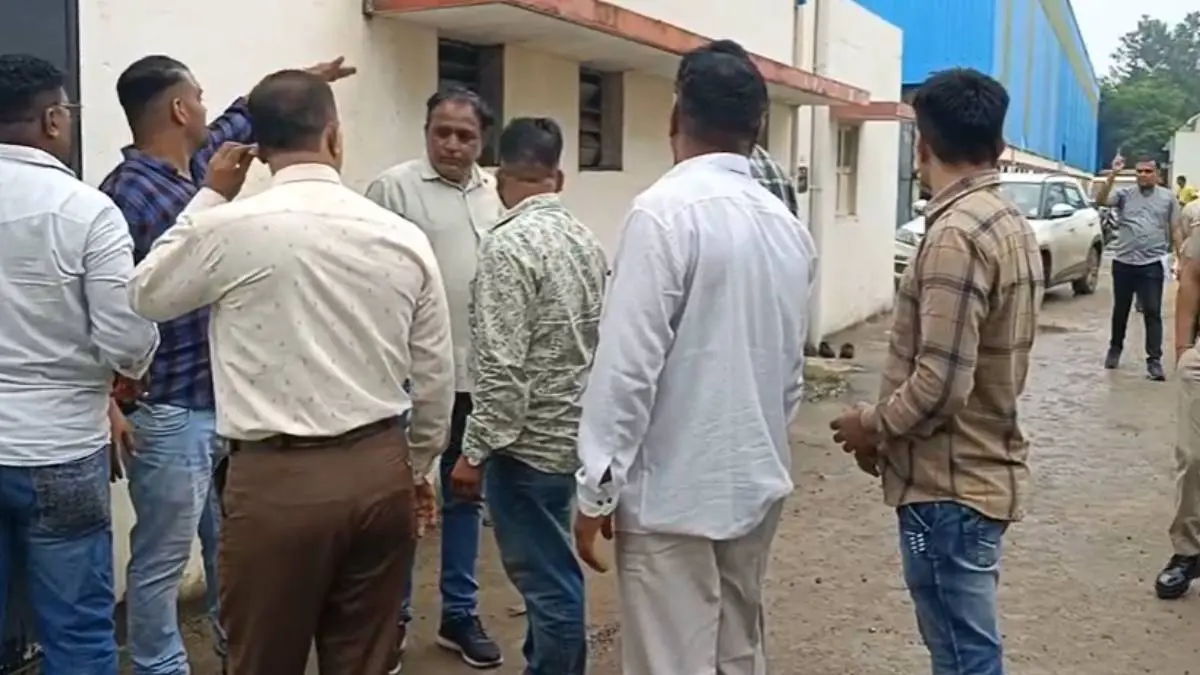 vadodara-news-railway-police-lcb-seized-rs-38-lakh-liquor-from-memu-shade-595009