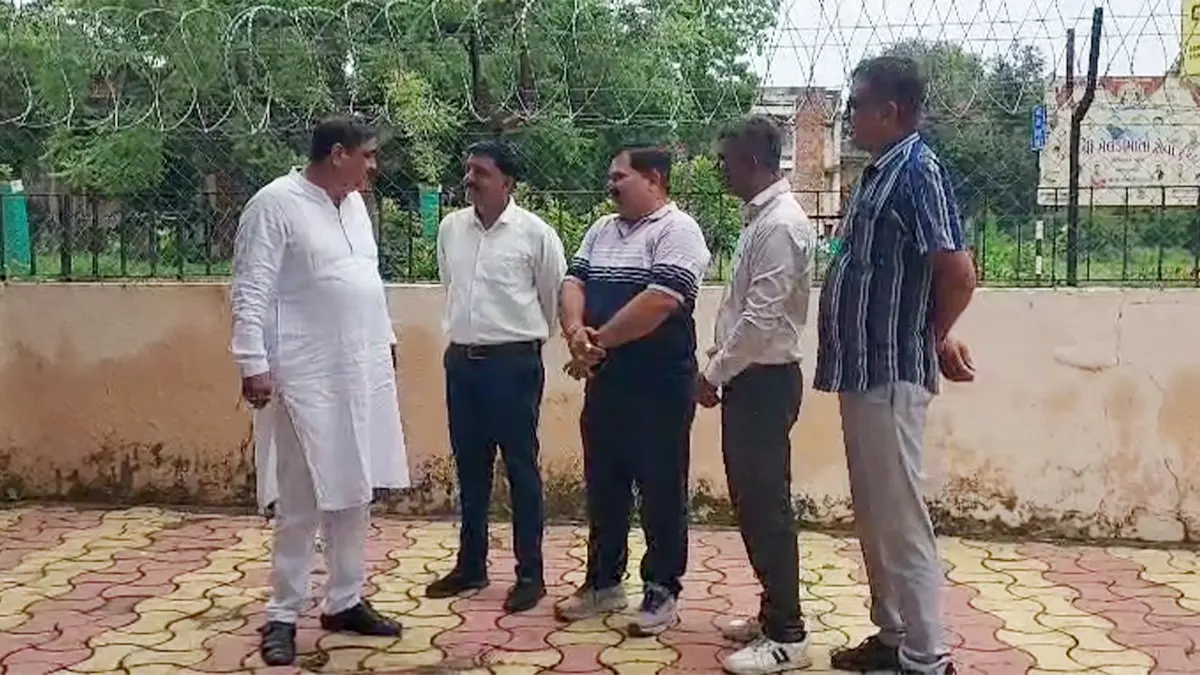 teachers-unions-in-gandhinagar-protest-states-decision-on-training-for-national-education-policy-implementation-589291