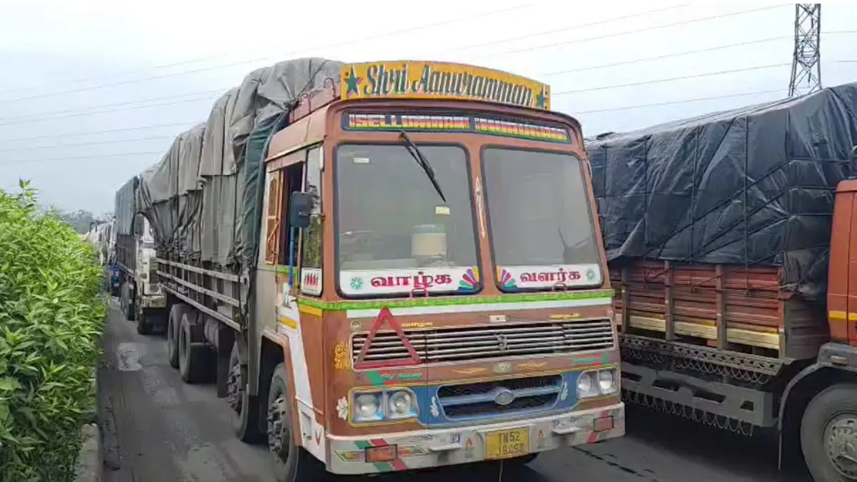 traffic-jam-on-mumbai-ahmedabad-highway-near-vadodara-for-3rd-day-15-km-long-vehicle-queue-591397