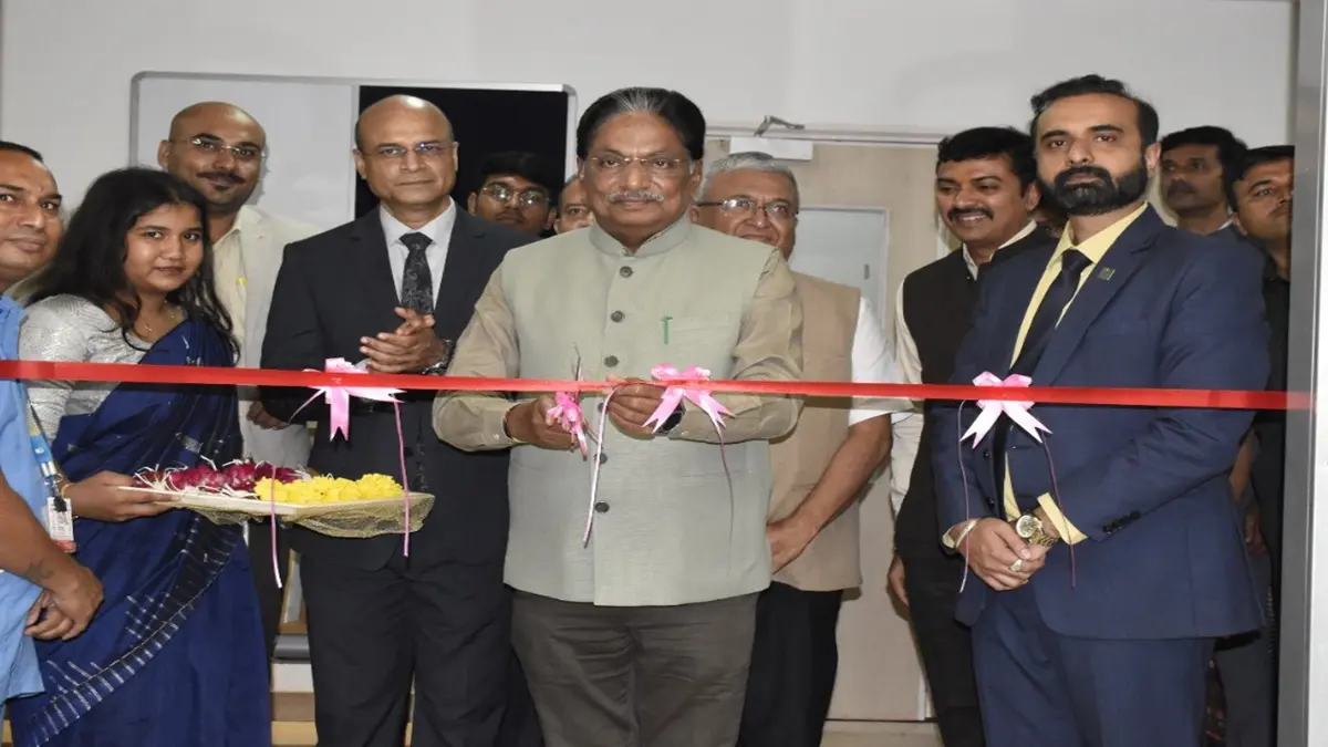 gujarat-health-minister-presents-advanced-radiotherapy-for-cancer-at-apollo-hospitals-ahmedabad-inaugurated-the-system-589544