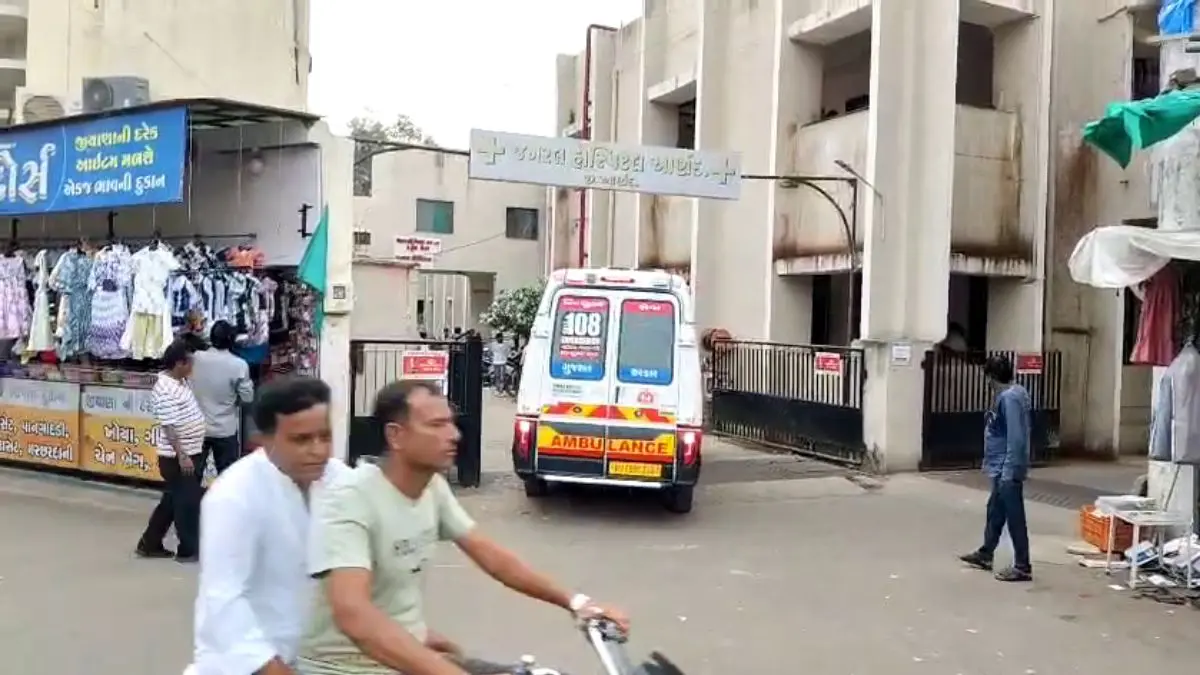 anand-news-husband-attacks-wife-with-sword-585065
