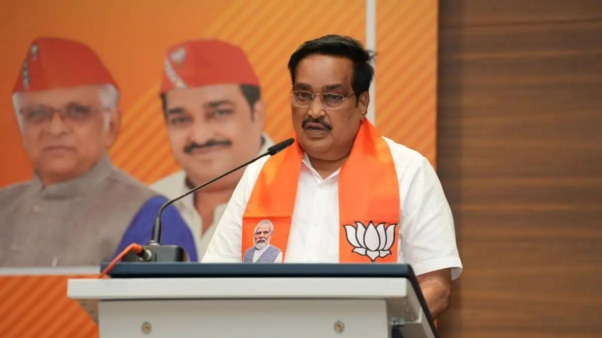 bjps-seva-pakhwadia-meeting-cr-patil-announces-blood-donation-and-support-camps-591678