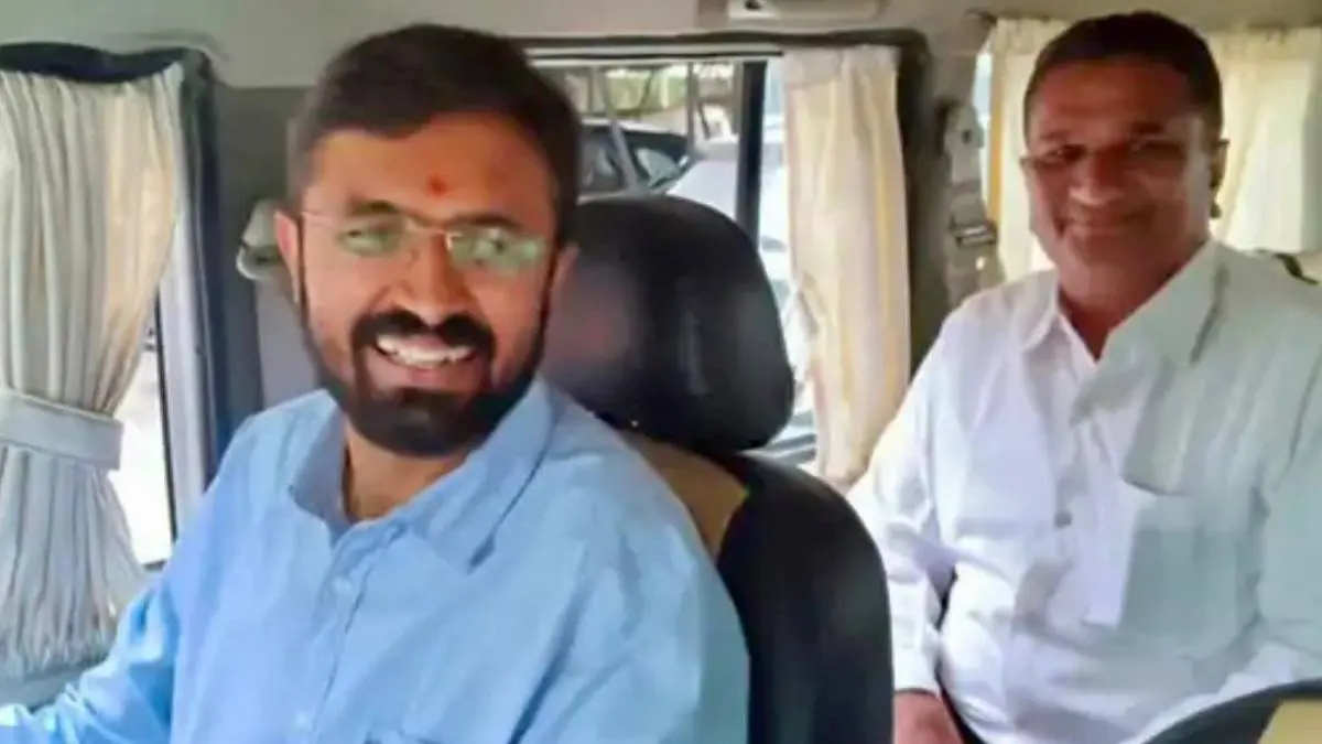 anand-news-unique-farewell-to-the-government-driver-after-retiring-578213